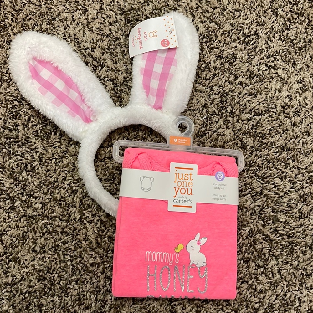 Carter’s “Mommy’s Honey Bunny”🐰🐣 onesie size 9mon. NWT